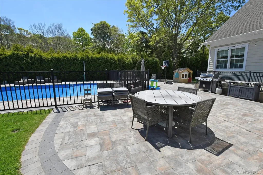 103 Silver Beech Lane Calverton NY 11933