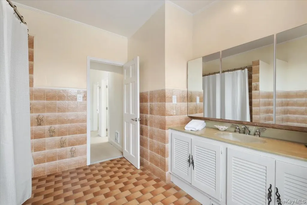 1224 Knickerbocker Avenue Mamaroneck NY 10543