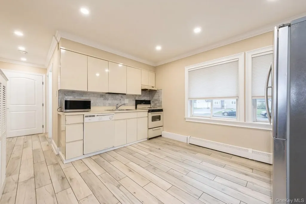 196 Willowood Drive Wantagh NY 11793
