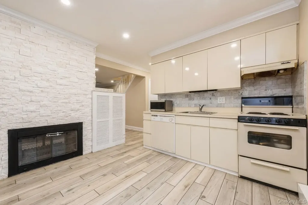 196 Willowood Drive Wantagh NY 11793