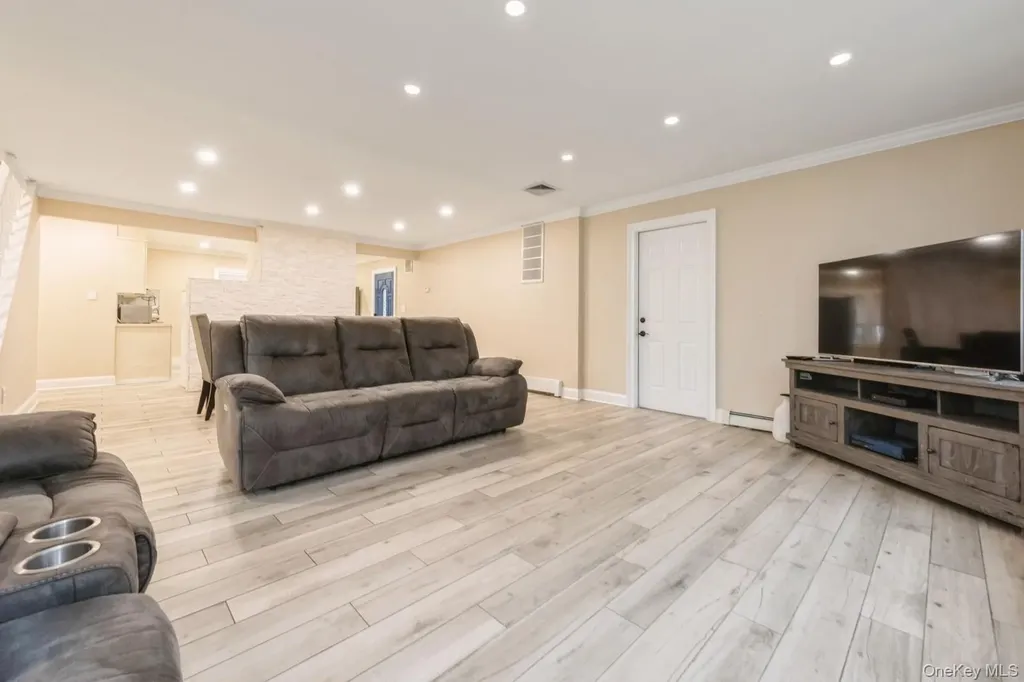 196 Willowood Drive Wantagh NY 11793