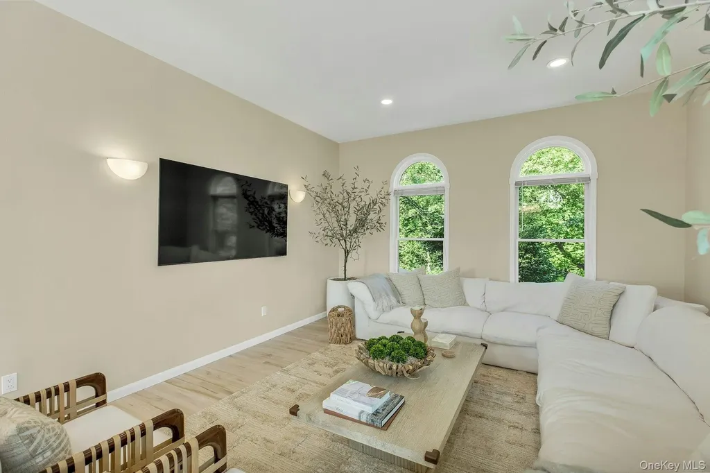 56 S Country Road Westhampton NY 11977