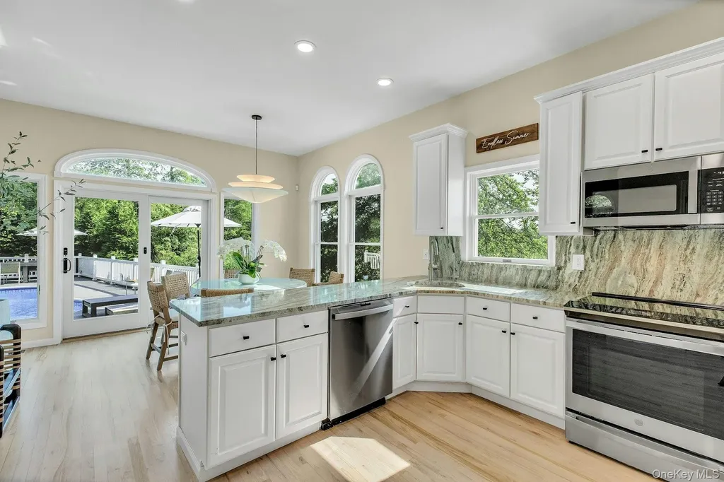 56 S Country Road Westhampton NY 11977