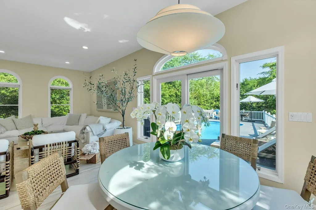 56 S Country Road Westhampton NY 11977