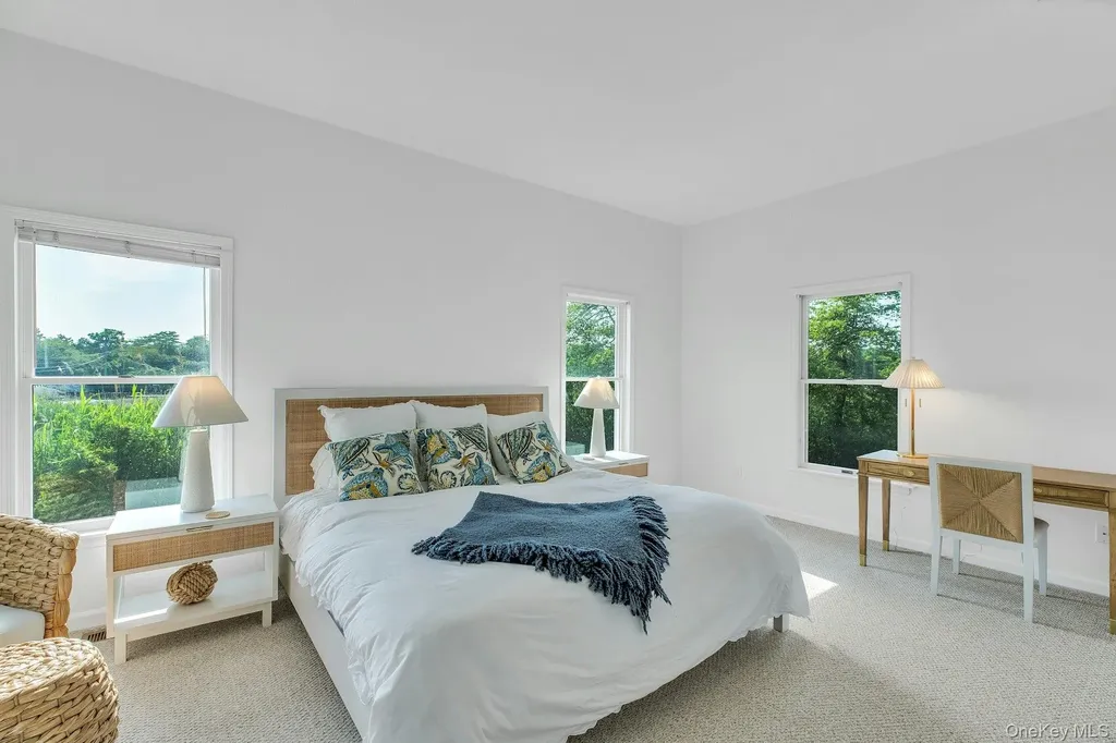 56 S Country Road Westhampton NY 11977