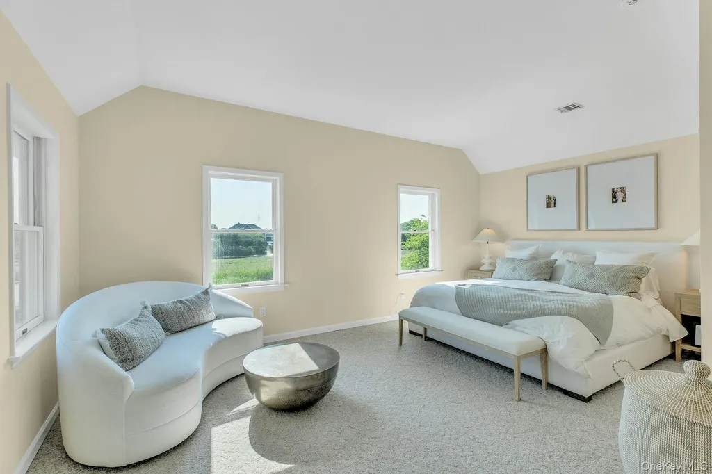56 S Country Road Westhampton NY 11977