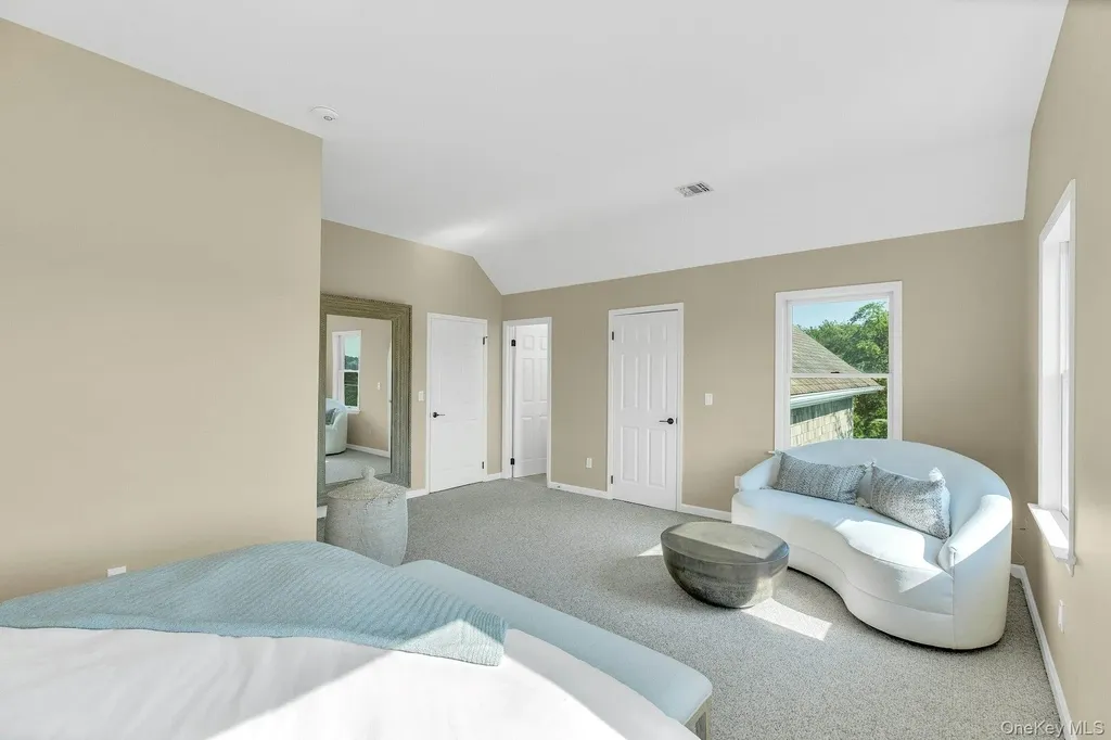 56 S Country Road Westhampton NY 11977