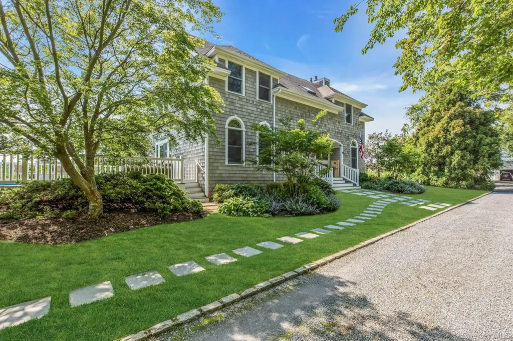 56 S Country Road Westhampton NY 11977