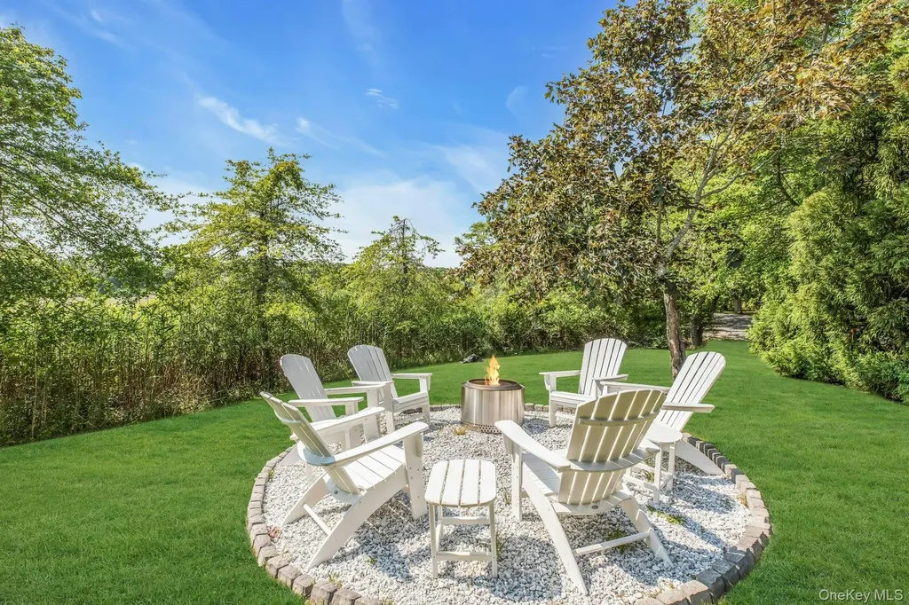 56 S Country Road Westhampton NY 11977