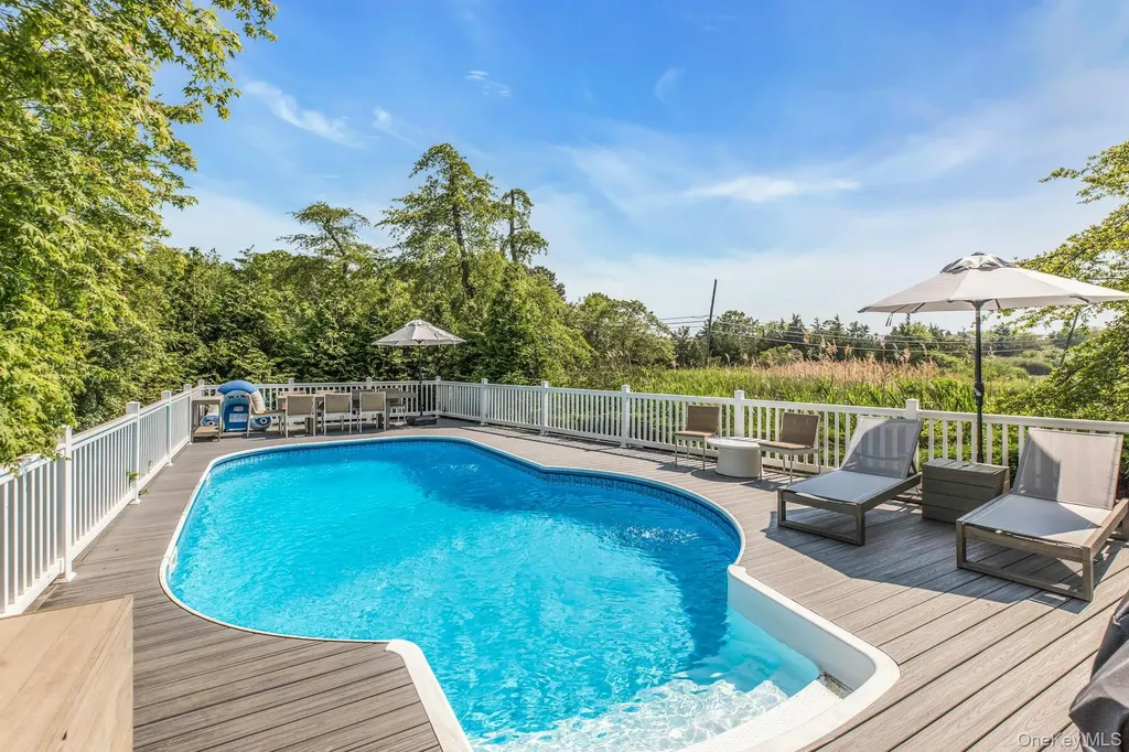 56 S Country Road Westhampton NY 11977