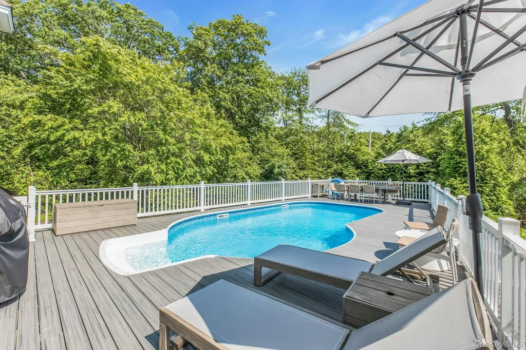56 S Country Road Westhampton NY 11977