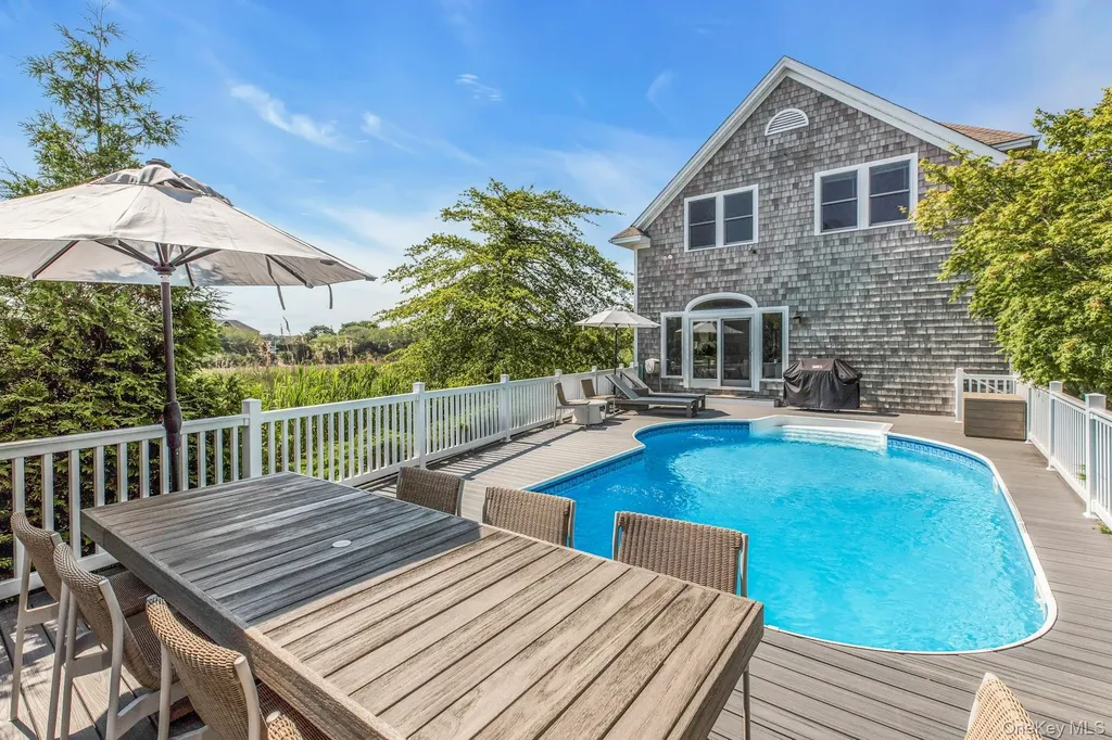 56 S Country Road Westhampton NY 11977