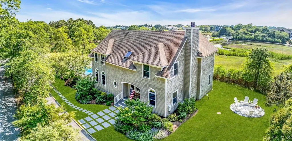 56 S Country Road Westhampton NY 11977