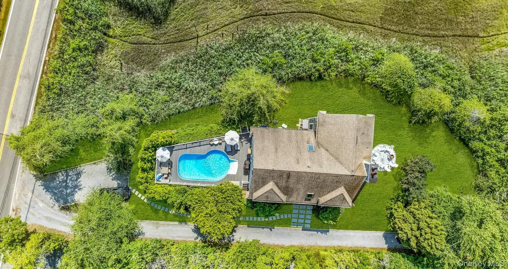 56 S Country Road Westhampton NY 11977