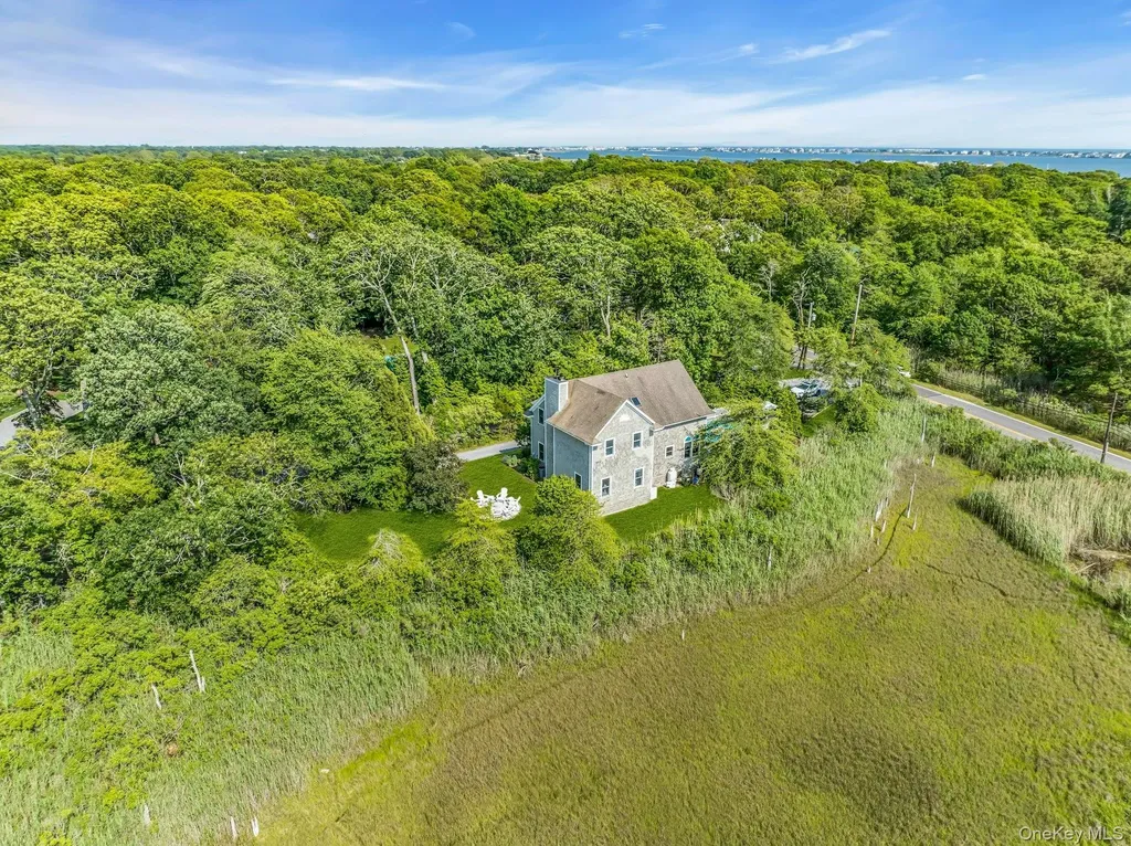 56 S Country Road Westhampton NY 11977