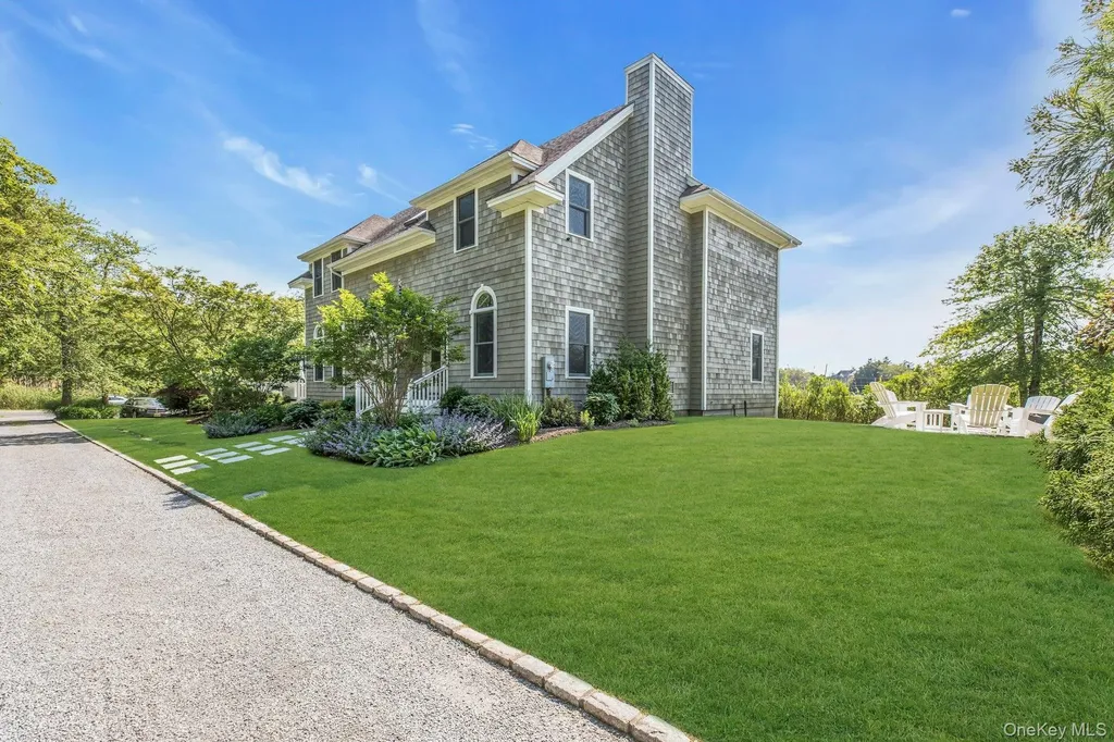 56 S Country Road Westhampton NY 11977