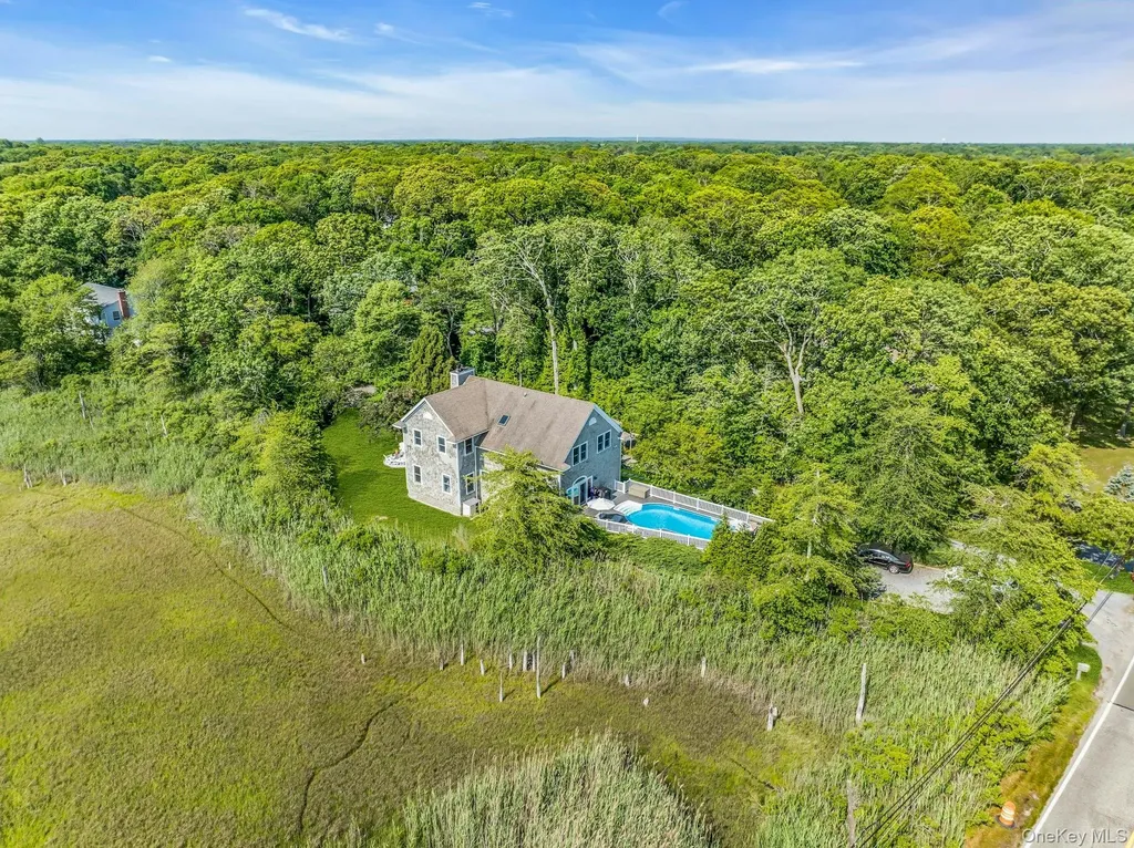 56 S Country Road Westhampton NY 11977