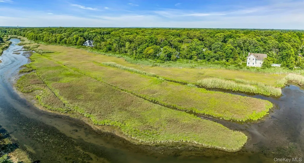 56 S Country Road Westhampton NY 11977
