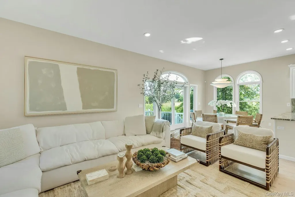 56 S Country Road Westhampton NY 11977