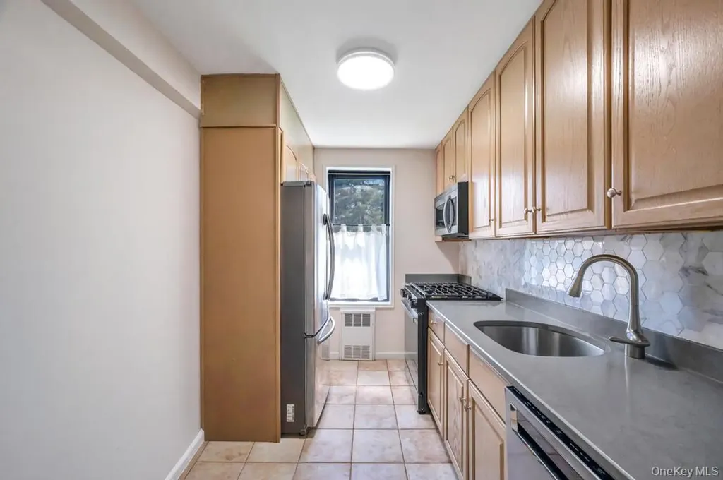224-24 Union Turnpike Bayside NY 11364