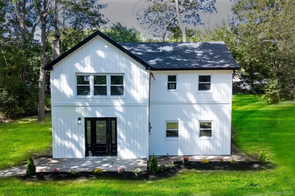 461 Avondale Drive Shirley NY 11967
