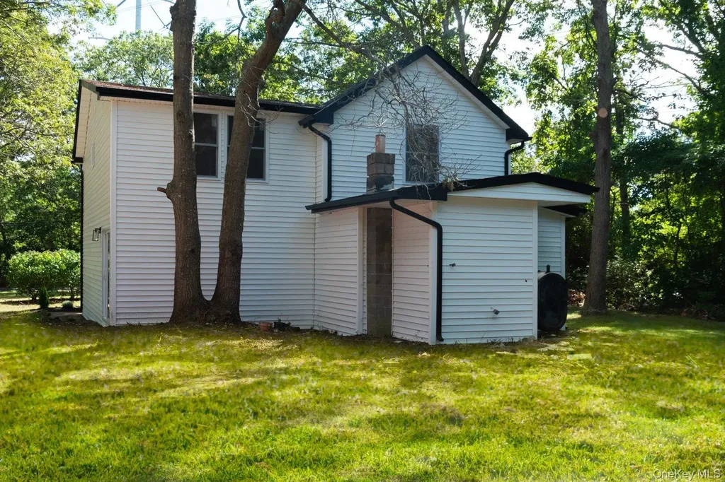 461 Avondale Drive Shirley NY 11967