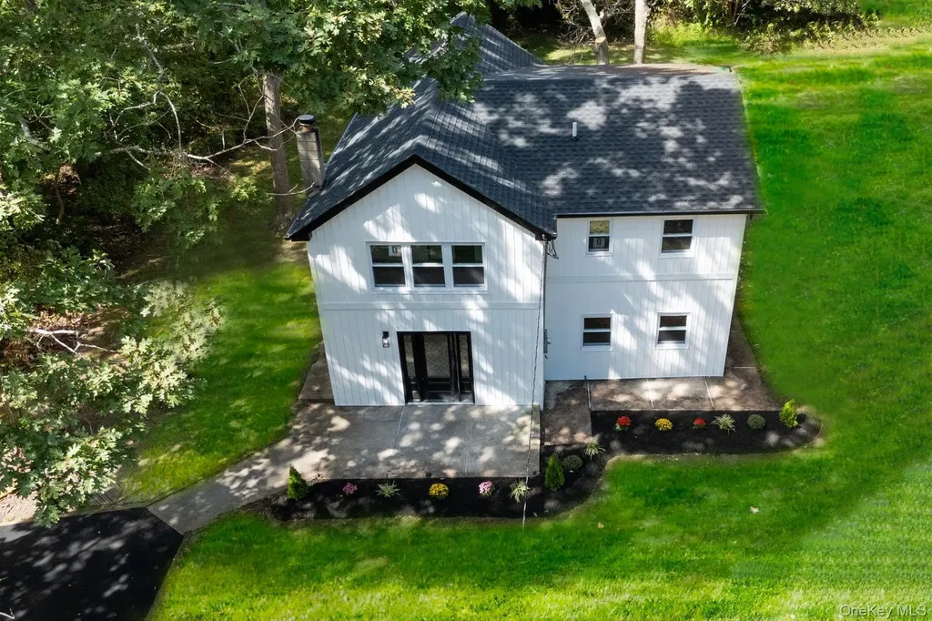 461 Avondale Drive Shirley NY 11967
