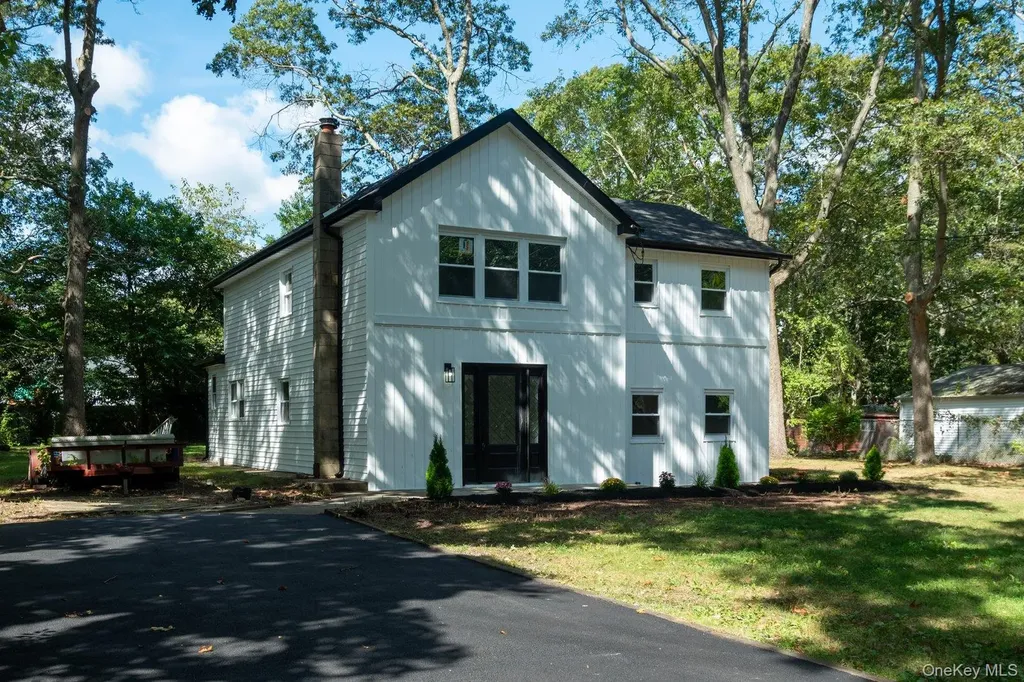 461 Avondale Drive Shirley NY 11967