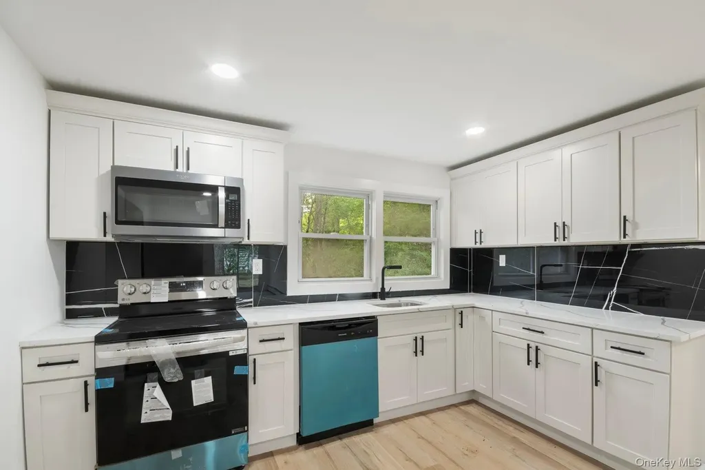 461 Avondale Drive Shirley NY 11967