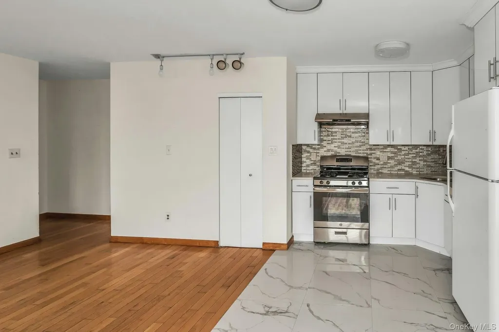 147-45 Barclay Avenue Flushing NY 11355