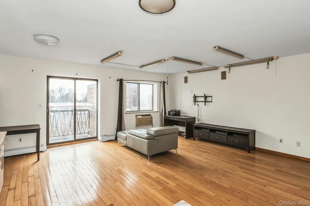 147-45 Barclay Avenue Flushing NY 11355