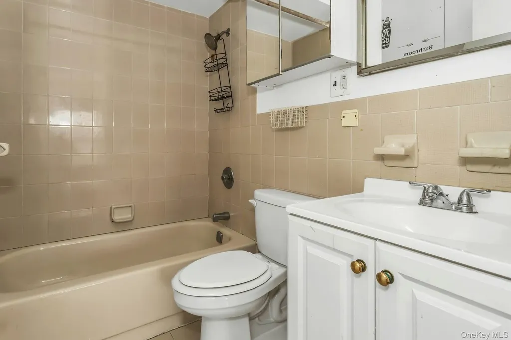 147-45 Barclay Avenue Flushing NY 11355