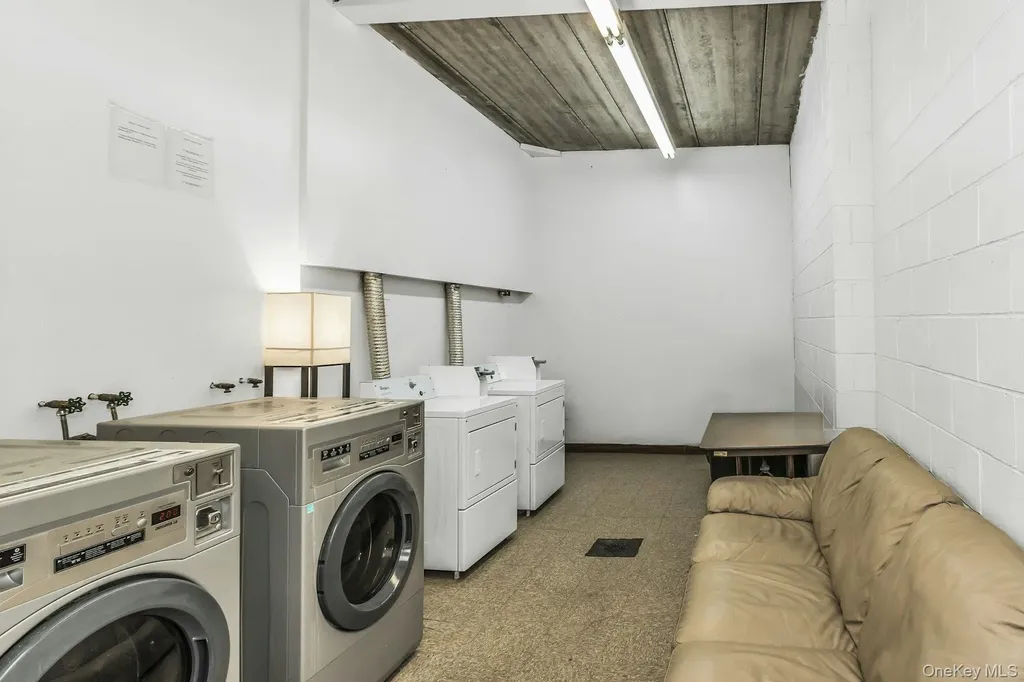 147-45 Barclay Avenue Flushing NY 11355