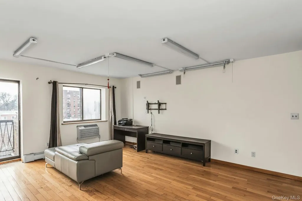 147-45 Barclay Avenue Flushing NY 11355