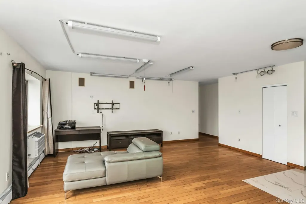 147-45 Barclay Avenue Flushing NY 11355