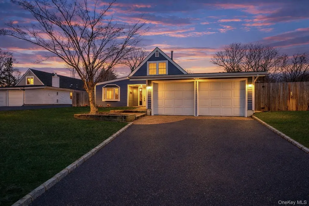 167 Silverleaf Lane Islandia NY 11749