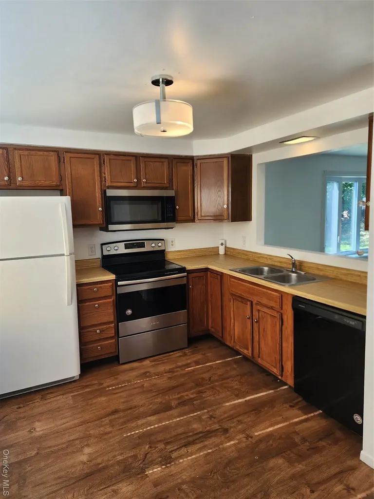 3 Harbor Hill Court Beacon NY 12508