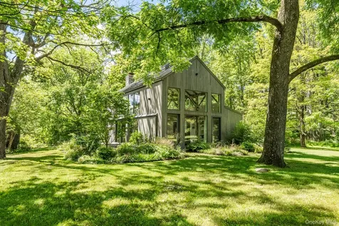 176 Schoolhouse Road Staatsburg NY 12580