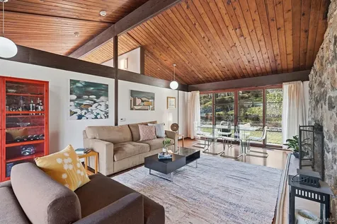 16 Park Hill Terrace Dobbs Ferry NY 10522