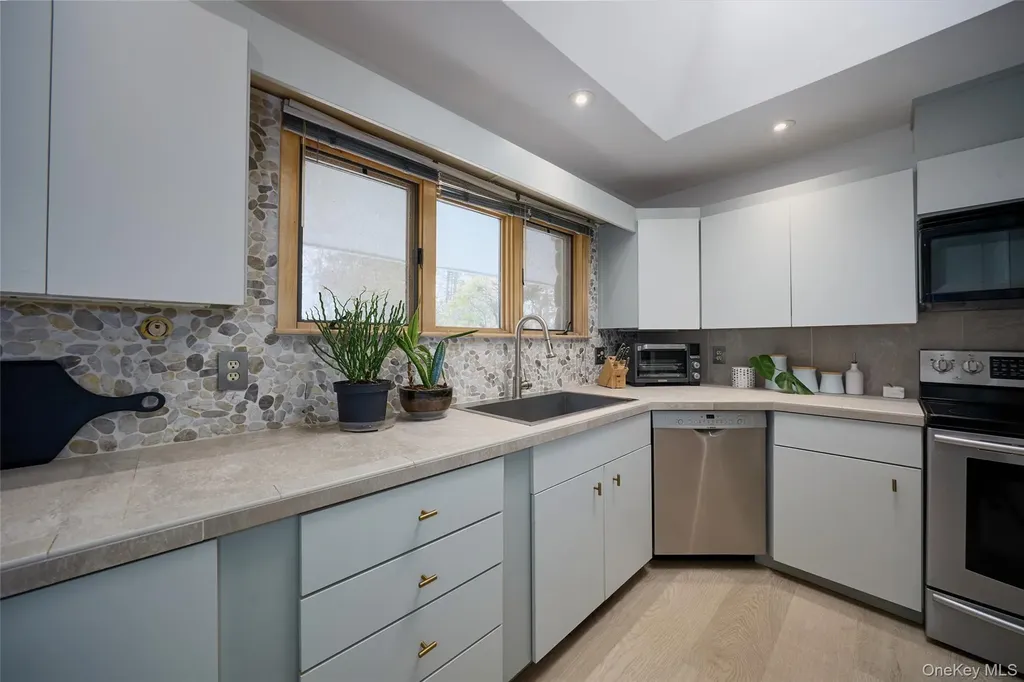 90 Cedar Avenue Poughkeepsie NY 12603