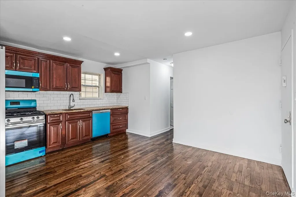 953 E 217th Street Bronx NY 10469