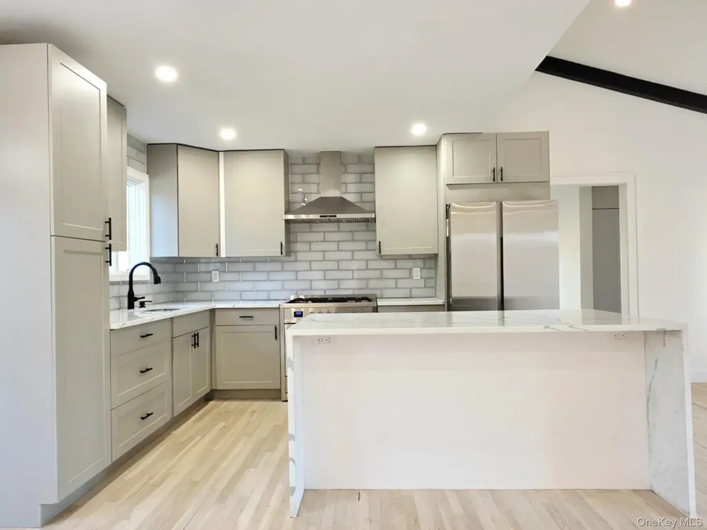 185 Wakeman Road Hampton Bays NY 11946