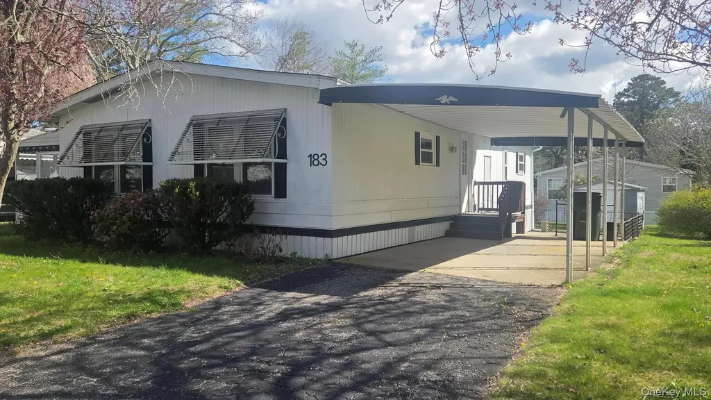 525-183 Riverleigh Avenue Riverhead NY 11901