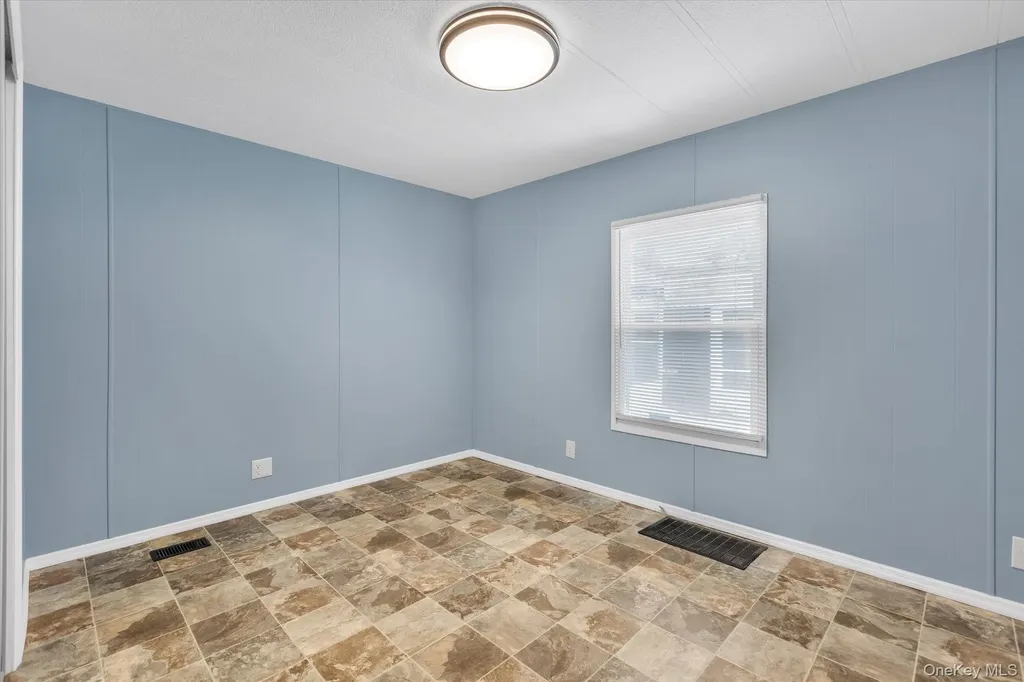 525-183 Riverleigh Avenue Riverhead NY 11901