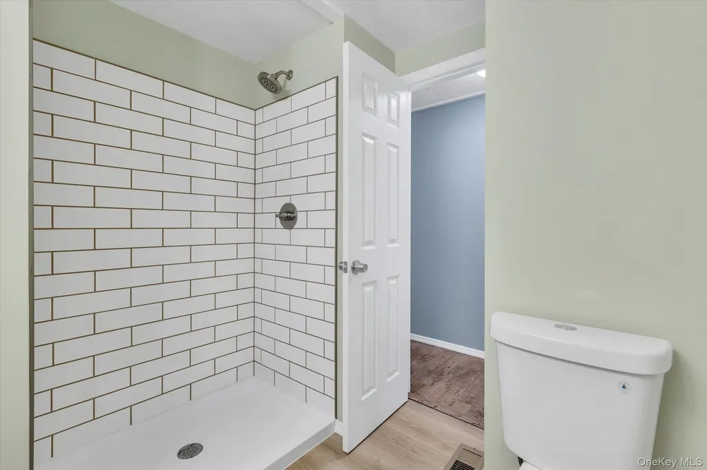 525-183 Riverleigh Avenue Riverhead NY 11901