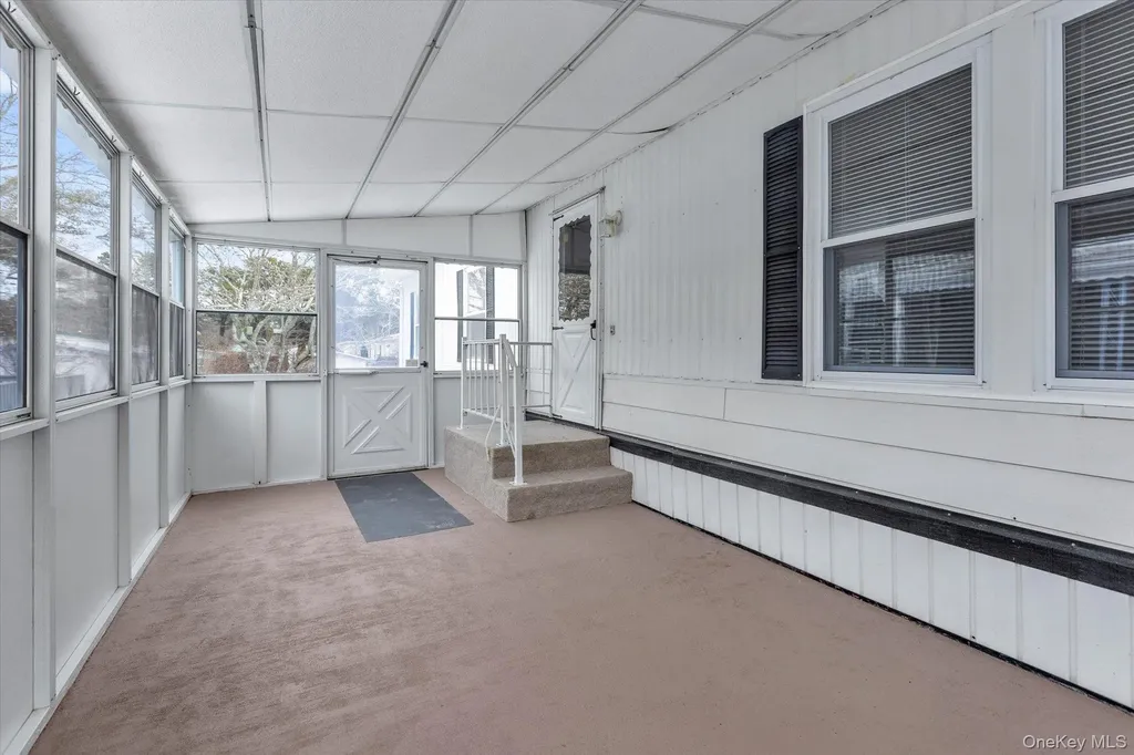 525-183 Riverleigh Avenue Riverhead NY 11901