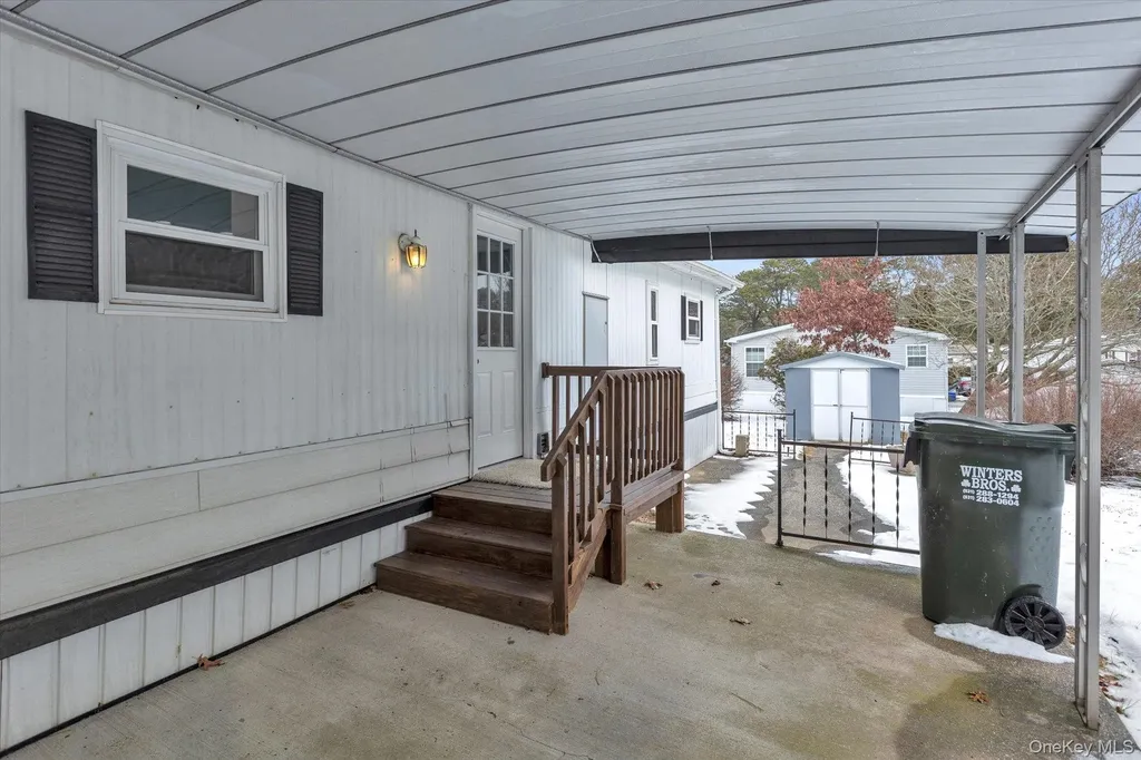 525-183 Riverleigh Avenue Riverhead NY 11901