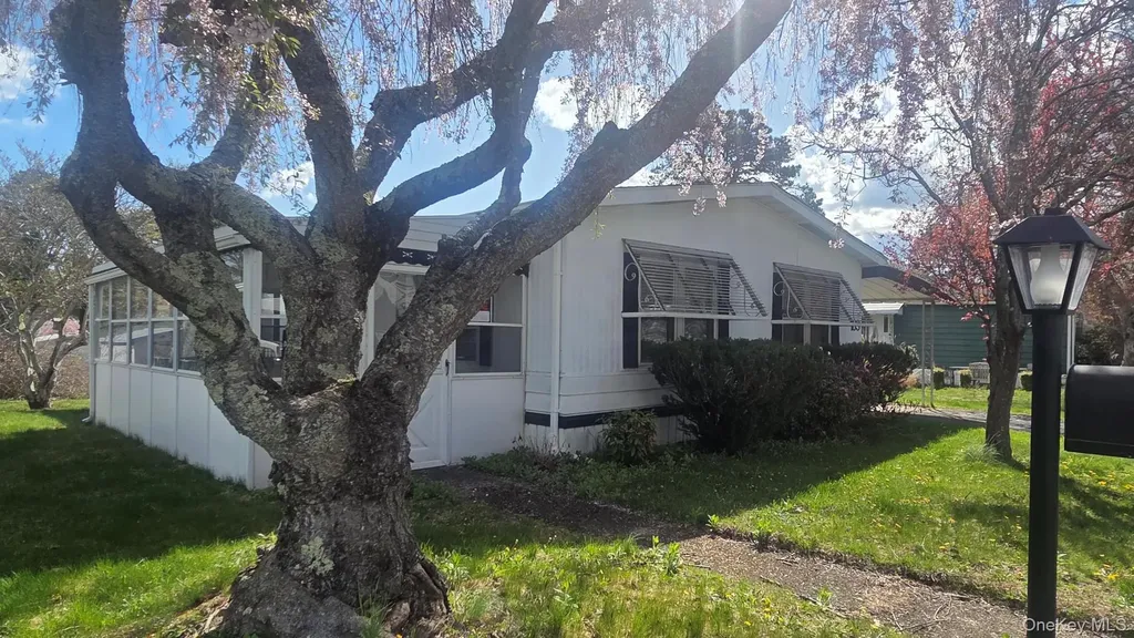 525-183 Riverleigh Avenue Riverhead NY 11901
