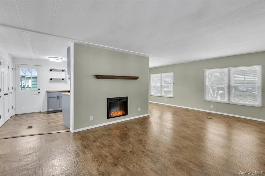 525-183 Riverleigh Avenue Riverhead NY 11901