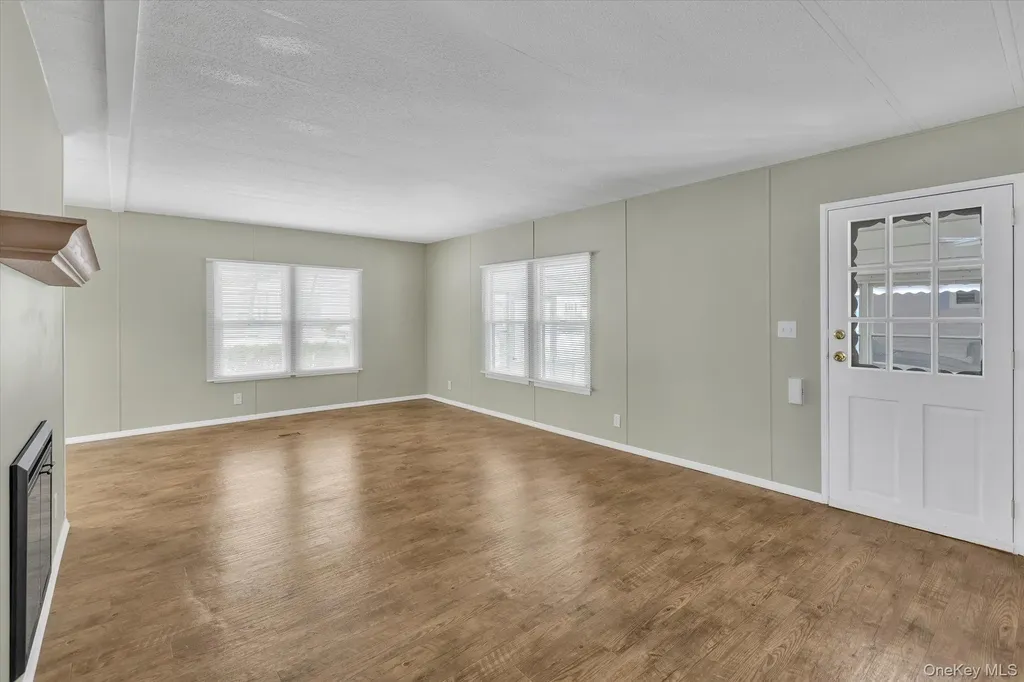 525-183 Riverleigh Avenue Riverhead NY 11901
